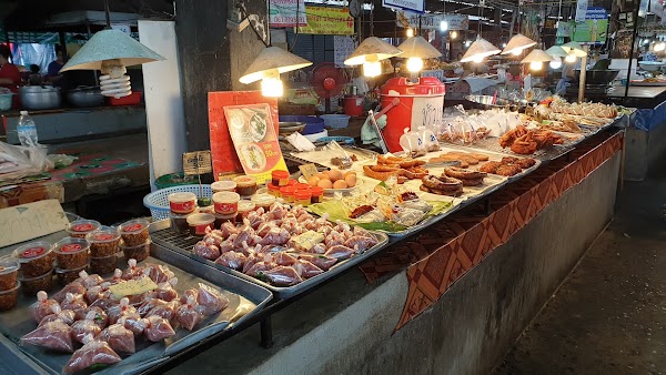 Nong Hoi Market (Local Friday Market) 4