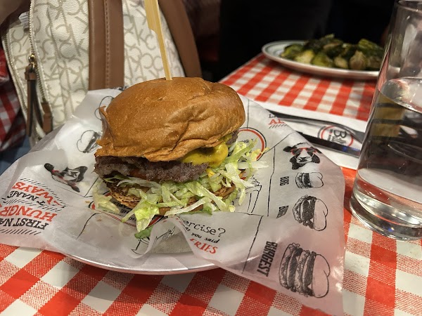 Bill's Bar & Burger 4