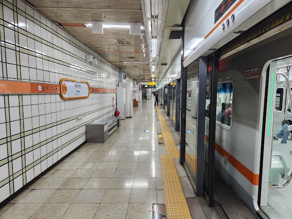 Muakjae Station 1