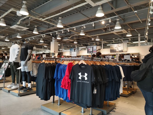 UNITED ARROWS LTD. OUTLET GOTEMBA 5