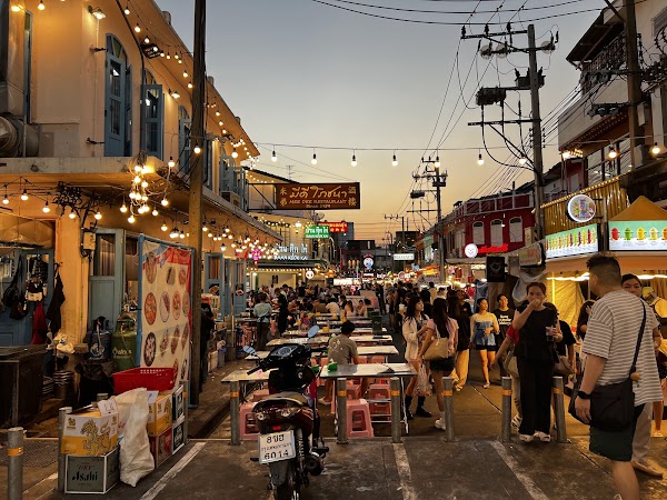 朱拉隆功夜市