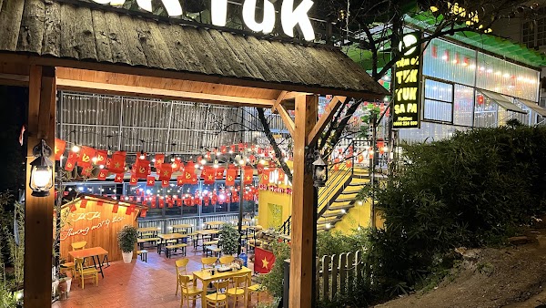 Tiệm Gà Tuk Tuk Sapa