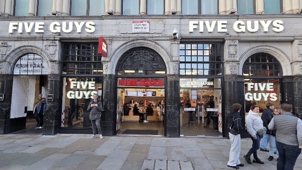 Five Guys Burgers and Fries Piccadilly Circus 2