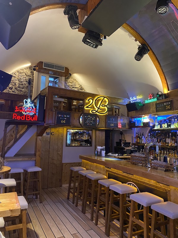 2 Brothers Bar Santorini