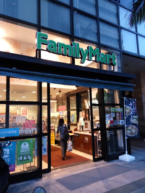 FamilyMart Kokusai-dori Entrance