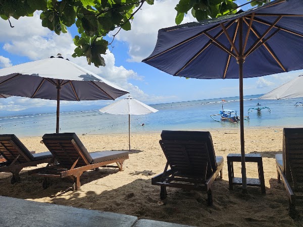 Tootsie Beach Bar & Restaurant 1