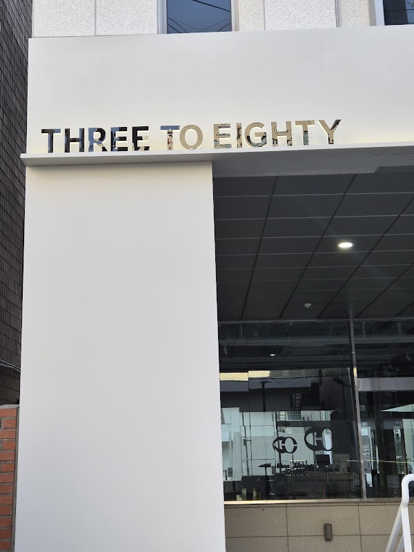 THREE TO EIGHTY 아카이브 쇼룸