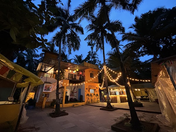 Mandala House - Party Hostel