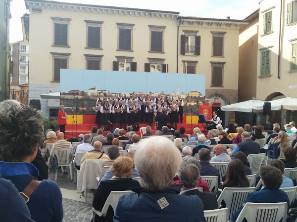 Piazza Pontida 4