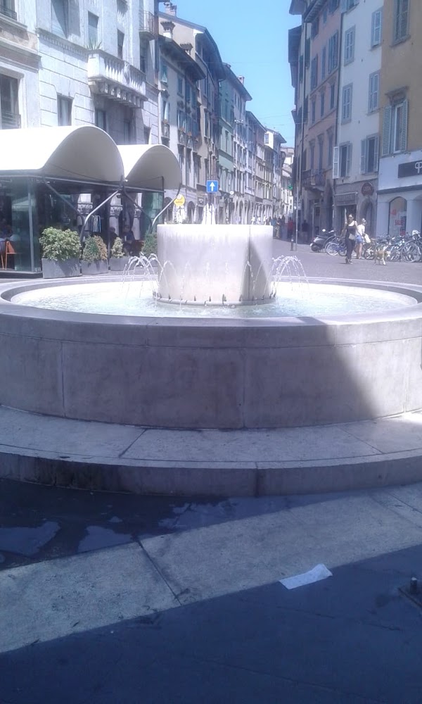 Piazza Pontida 3
