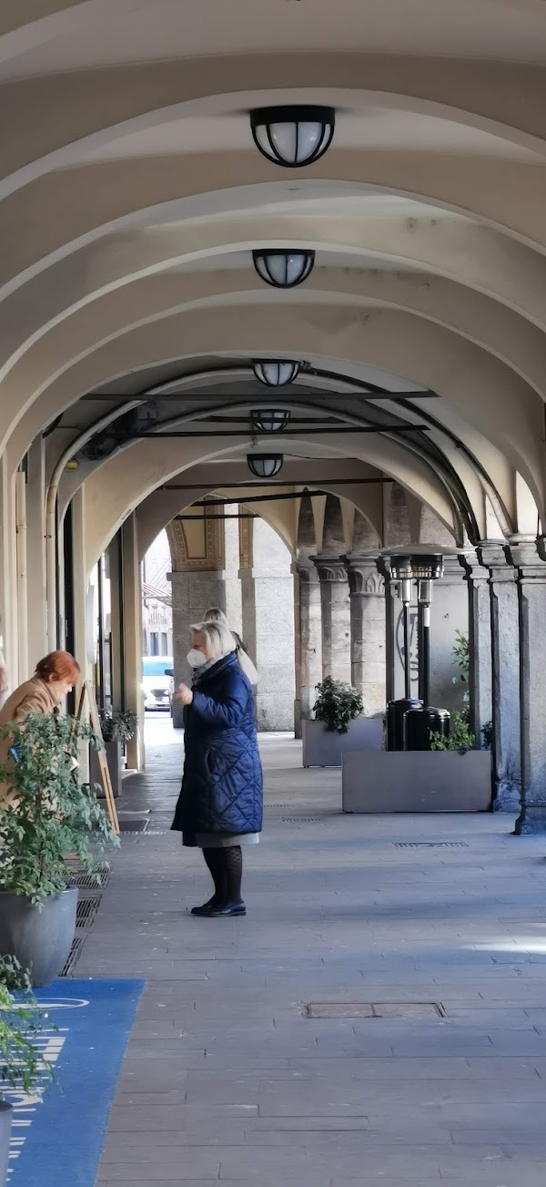 Piazza Pontida 2