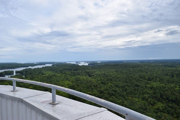 1000 Islands Tower 5
