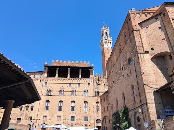 Piazza del mercato 4