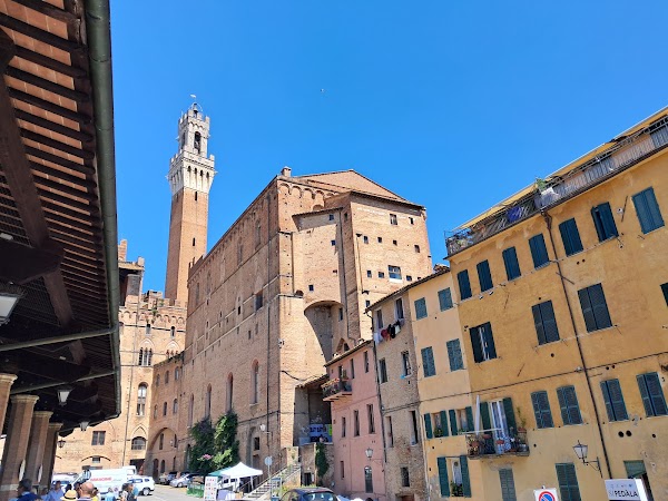 Piazza del mercato 2