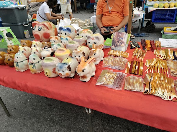 San Kamphaeng Saturday Walking Street 5