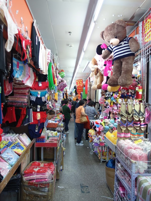 Shanghai Town God s Temple Fuyoumen Smallware Wholesale Market 5