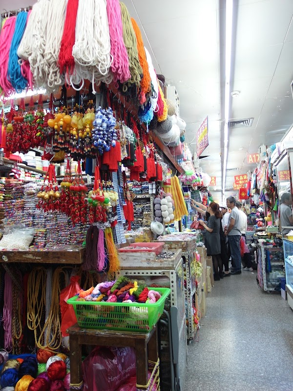 Shanghai Town God s Temple Fuyoumen Smallware Wholesale Market 3