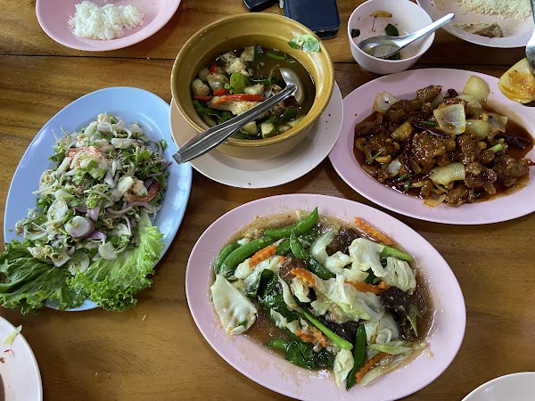 Krua Lom Choey Restaurant 3