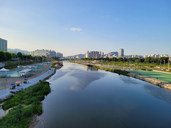 Jungnangcheon Stream 1
