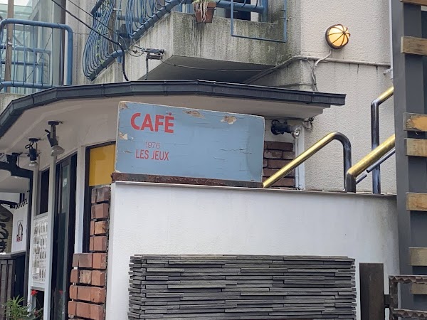 Cafe Les Jeux Grenier