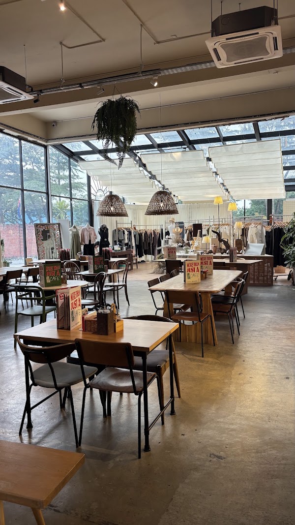 The FOUNDERS Cafe 5