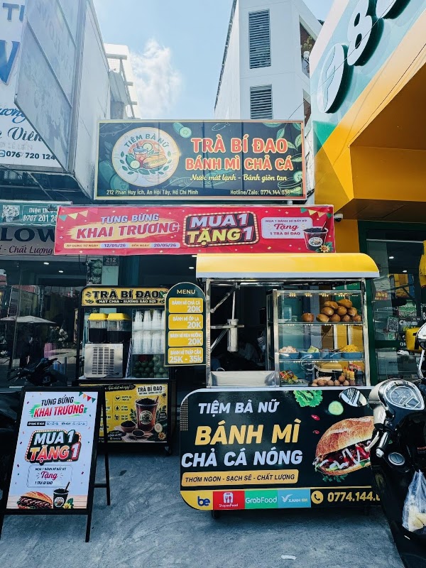 Bánh Mì Chả Cá - Trà Bí Đao Bà Nữ