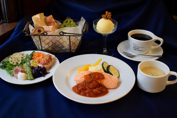 Bread, Espresso and Sakaisuji Club 5
