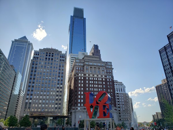 LOVE Sculpture 5
