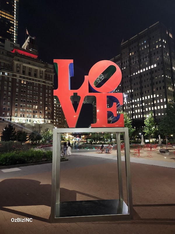 LOVE Sculpture 2