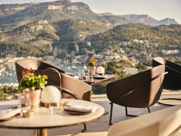 Sunset Lounge