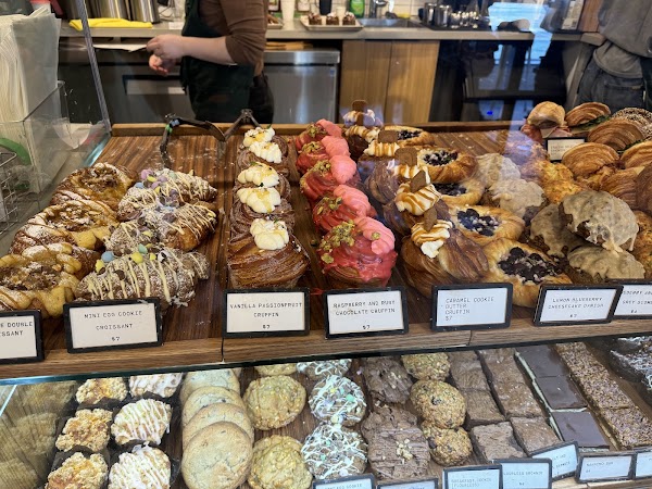 Circles & Squares Bakery Café 4