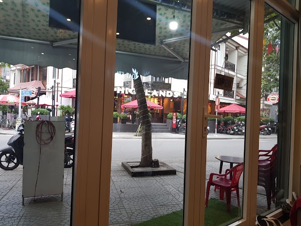 Highlands Coffee Ba Trieu