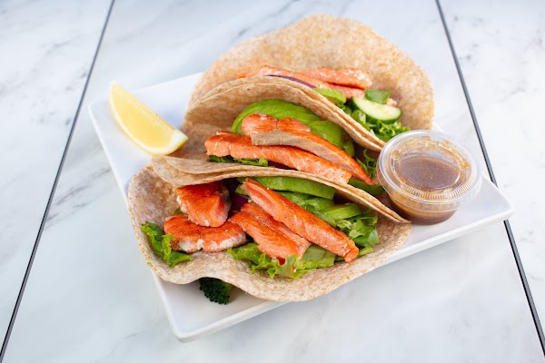 The Fish Store & YuNes' Sandwiches 5