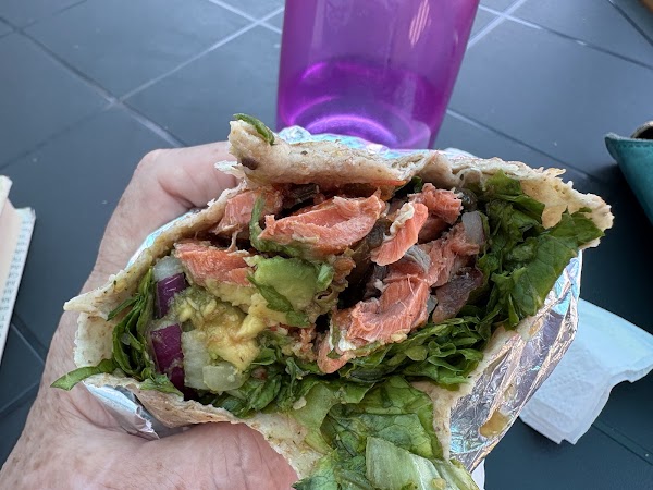 The Fish Store & YuNes' Sandwiches 4