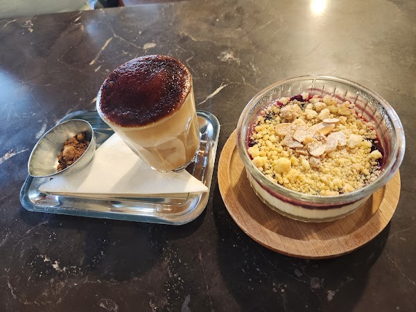 Le Park Cafe (French café) 5