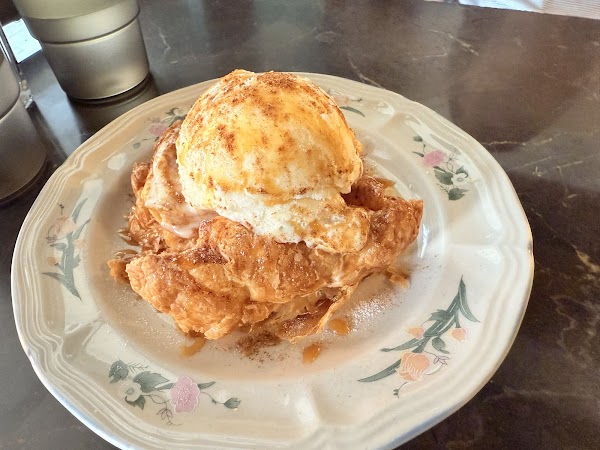 Le Park Cafe (French café) 3