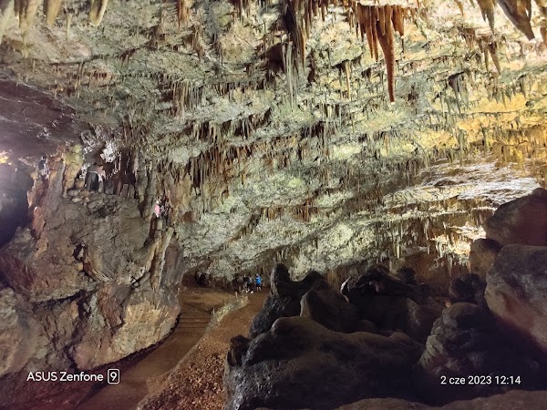 Drogarati Cave