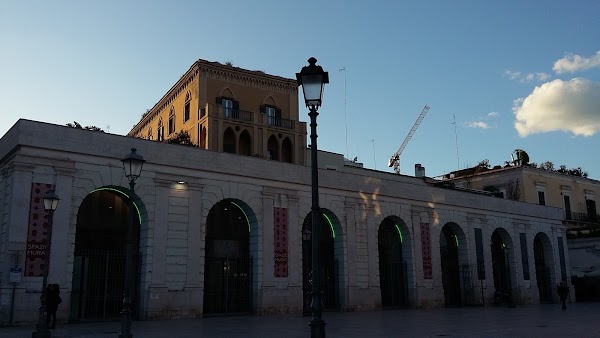 Piazza del Ferrarese 2