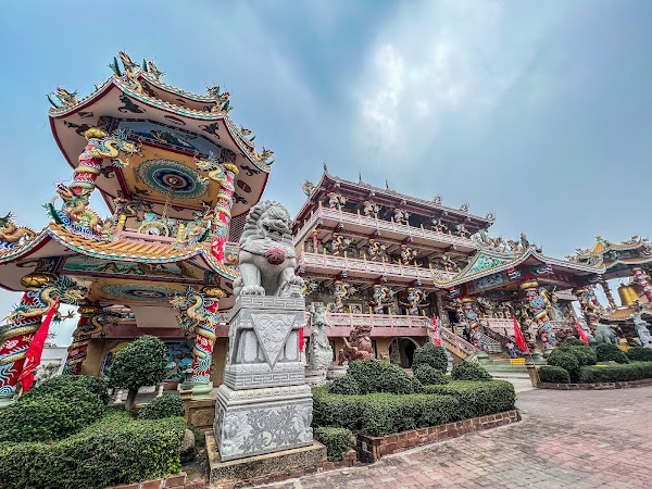 Na Jasa Tai Chue Shrine, Ang Sila 5