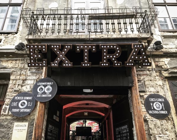 EXTRA Budapest - Brunch Bar Club
