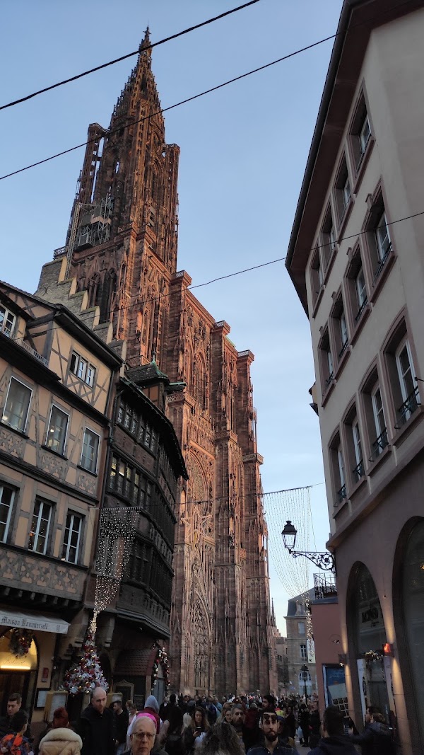 Rue des Hallebardes