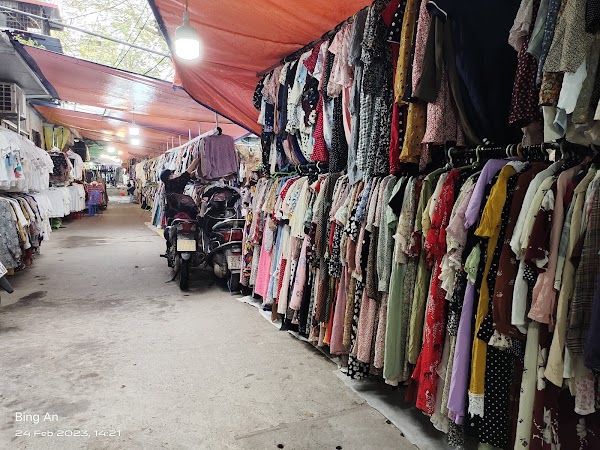 Chợ hàng thùng Đông Tác 5