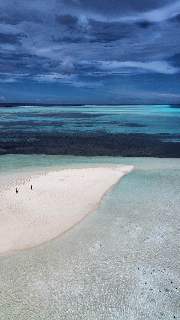 Dhiffushi Bikini Beach 5