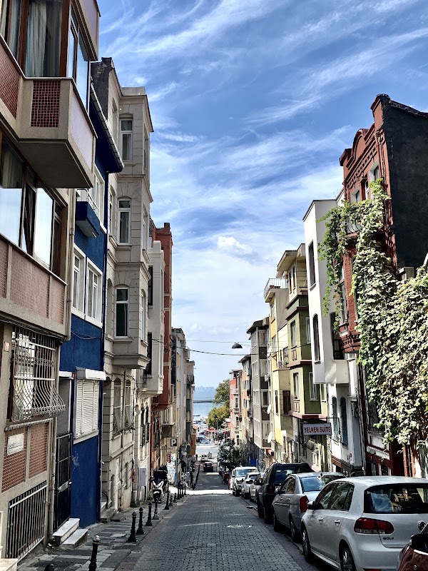 Yeldeğirmeni Sokak