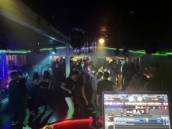 Vogue Bar & Cafe 5