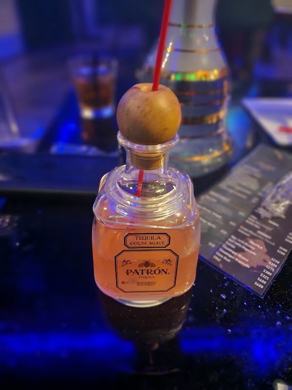 Vogue Bar & Cafe 4