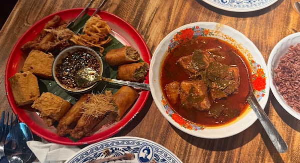 Sri Trat Restaurant and Bar 5