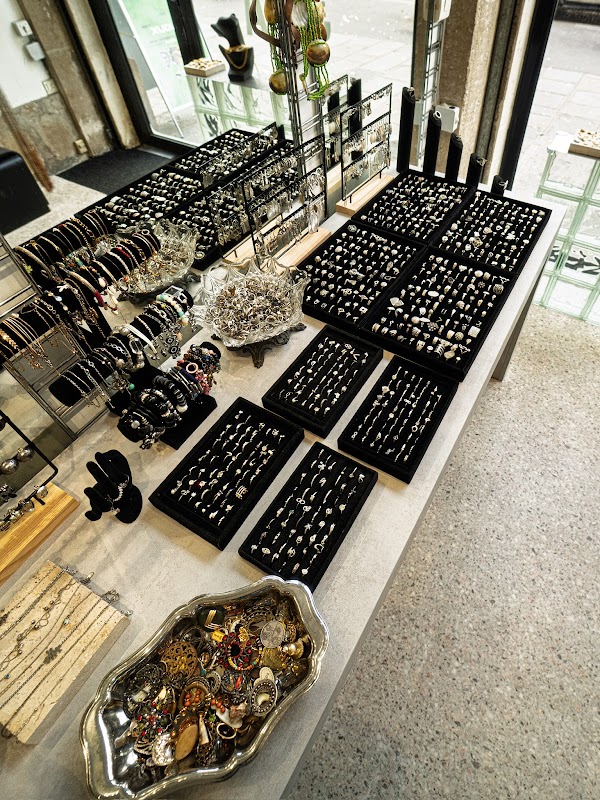 Adjace Paris | La friperie bijoux & accessoires à seulement 5€ 3