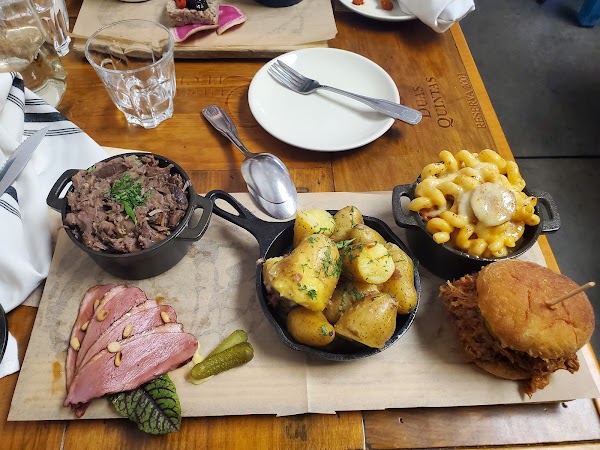 Tasca Tasca - Tapas Restaurant and Bar 3