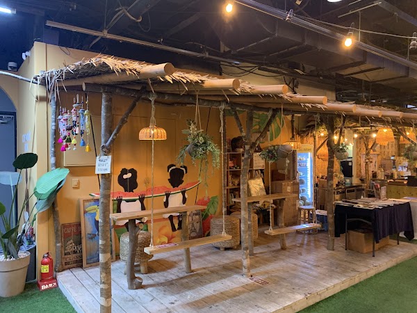 Coconutbox Cafe & Gallery 2